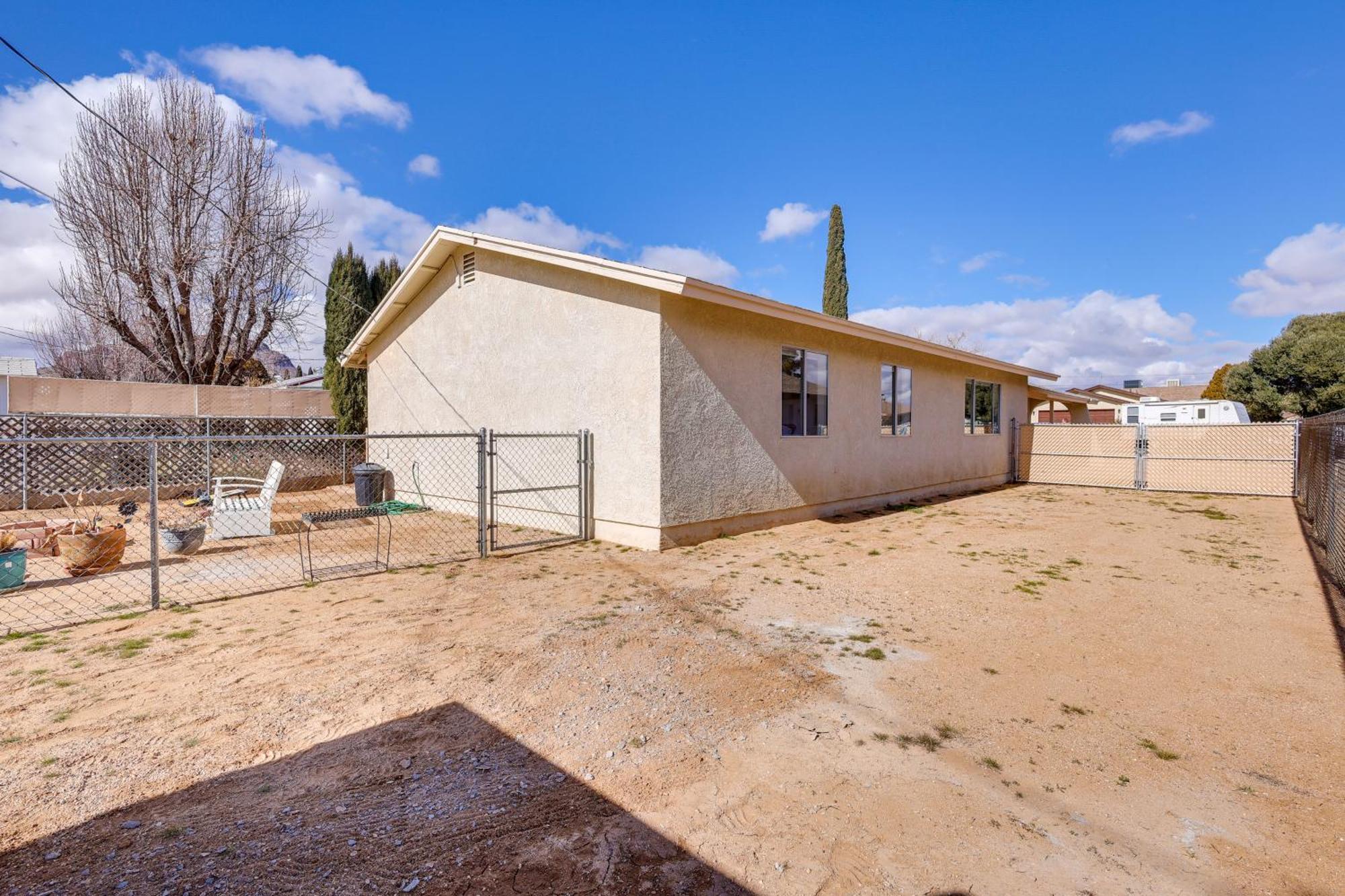 Kingman Vacation Rental With Yard And Fire Pit Eksteriør billede