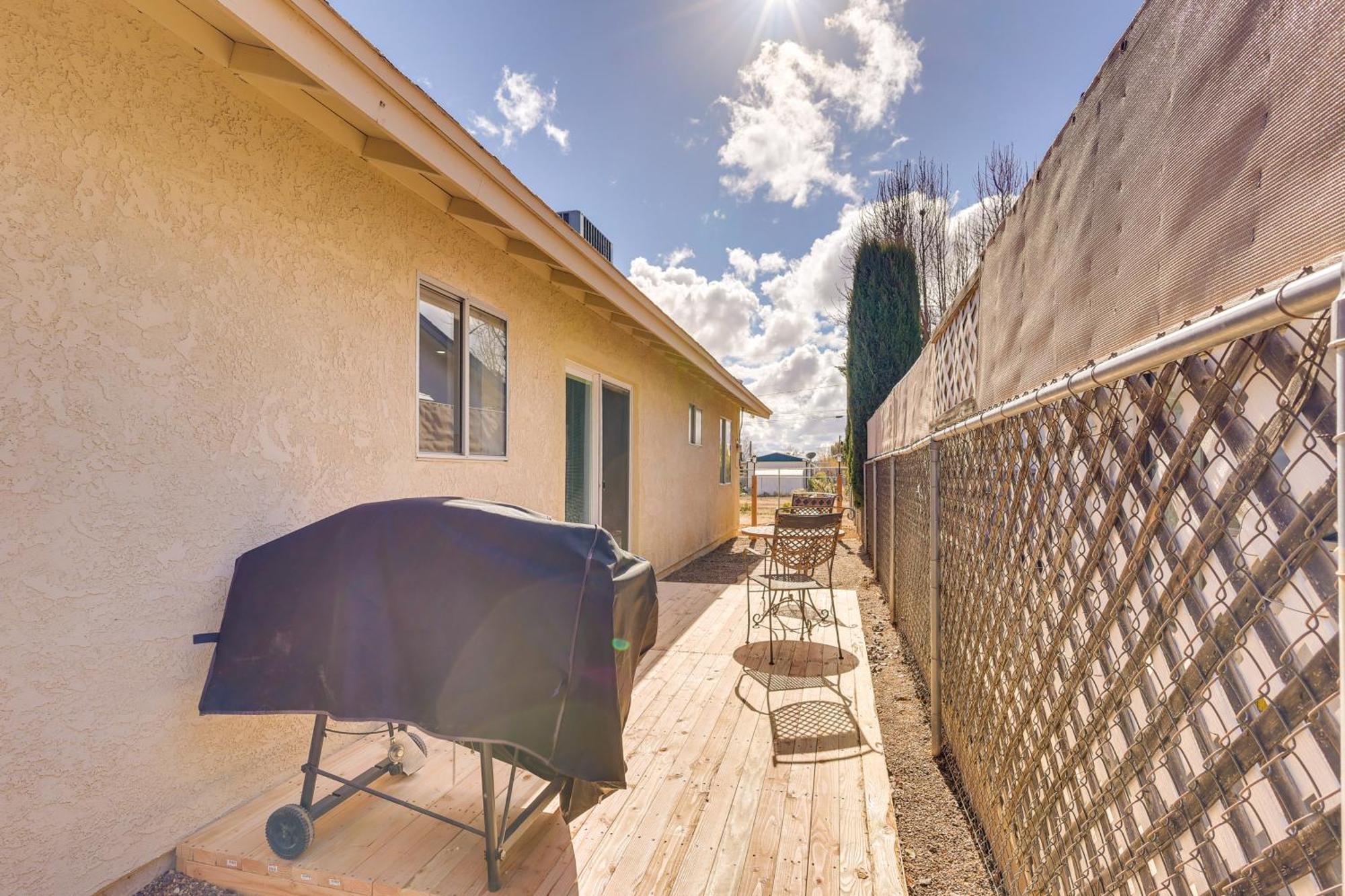 Kingman Vacation Rental With Yard And Fire Pit Eksteriør billede
