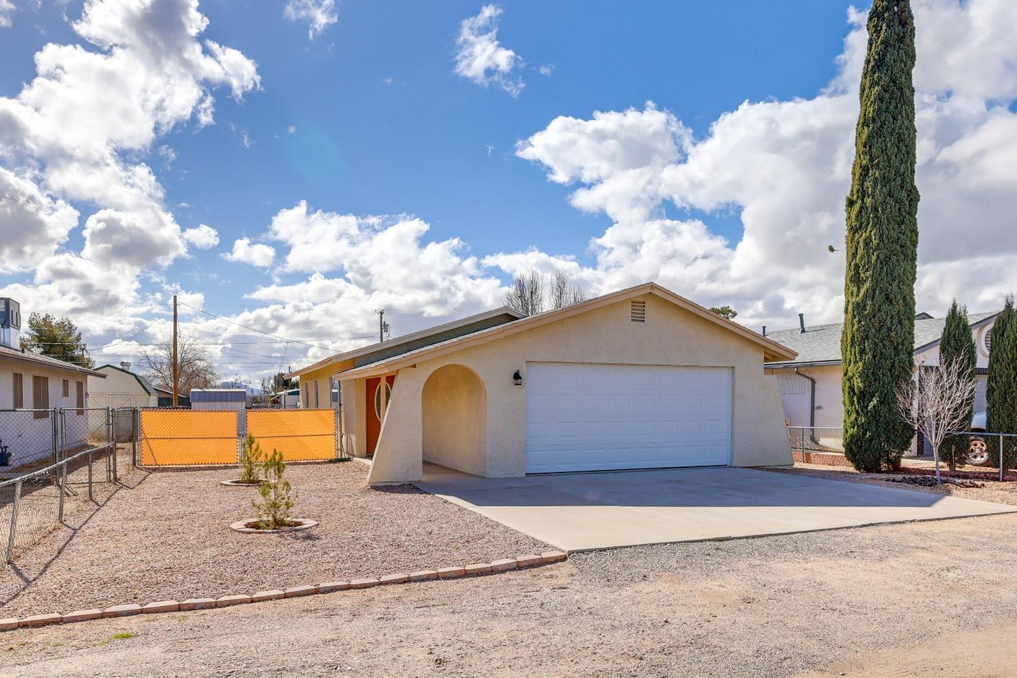 Kingman Vacation Rental With Yard And Fire Pit Eksteriør billede